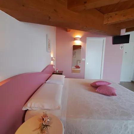 Carlotta Bed & Breakfast 3*